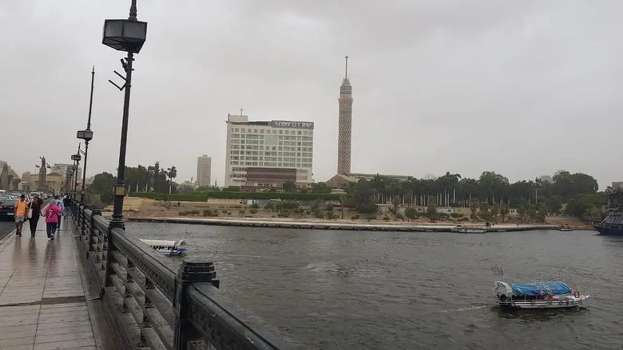 انخفاض درجات الحرارة وسقوط أمطار خفيفة متوقع غدًا في عدة مناطق حسب الأرصاد الجوية